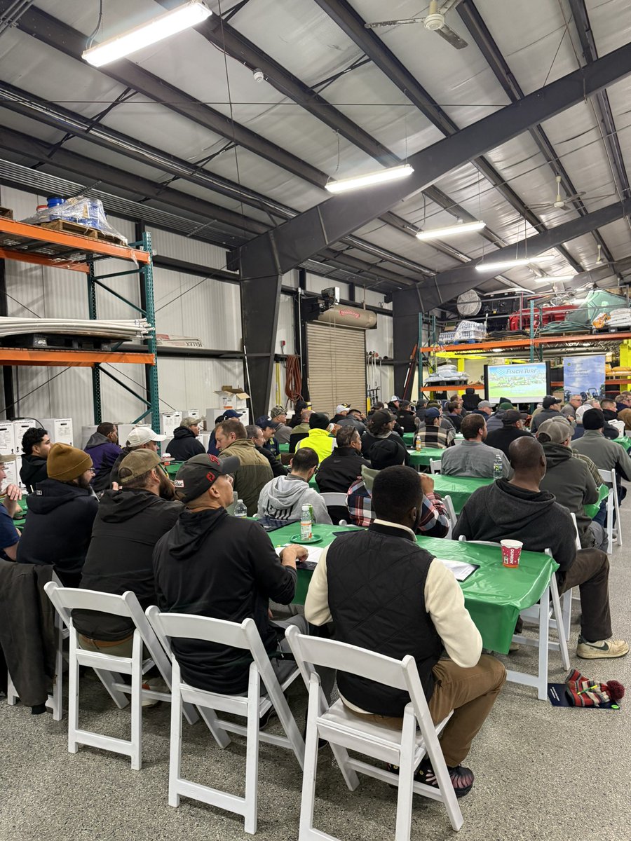 FinchTurf's tweet image. 🛠️ Closed out our first week of 2025 Service Workshops with a bang!💥 

Huge thank you to our partners @Ravens for hosting us in the Under Armour Performance Center field maintenance shop today! #StaySharp #NeverStopLearning 💪🏼💚💛