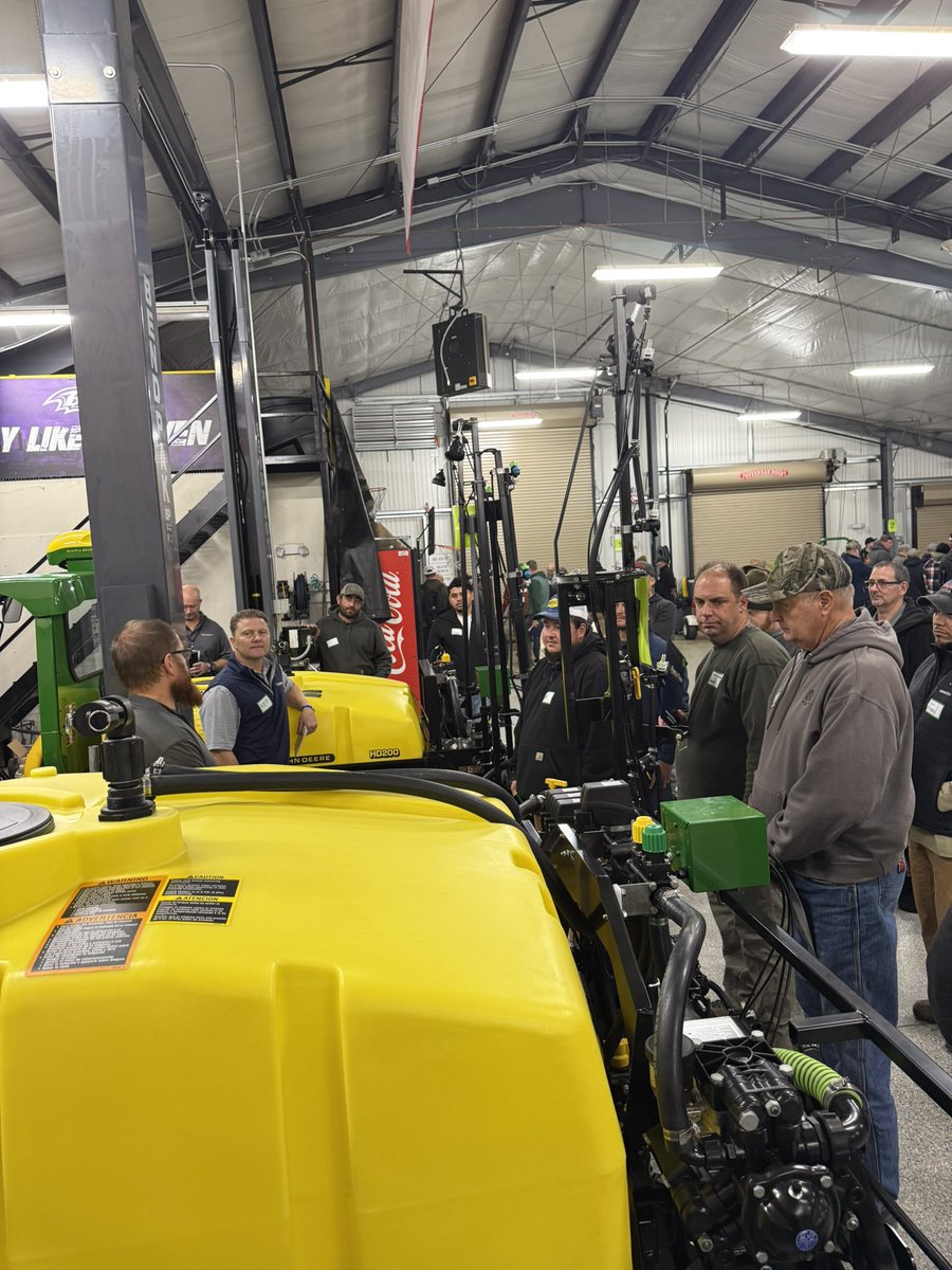 FinchTurf's tweet image. 🛠️ Closed out our first week of 2025 Service Workshops with a bang!💥 

Huge thank you to our partners @Ravens for hosting us in the Under Armour Performance Center field maintenance shop today! #StaySharp #NeverStopLearning 💪🏼💚💛
