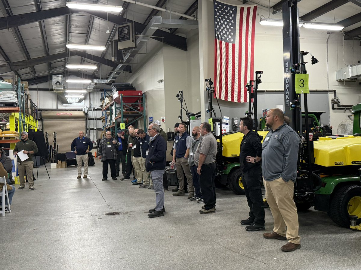 FinchTurf's tweet image. 🛠️ Closed out our first week of 2025 Service Workshops with a bang!💥 

Huge thank you to our partners @Ravens for hosting us in the Under Armour Performance Center field maintenance shop today! #StaySharp #NeverStopLearning 💪🏼💚💛