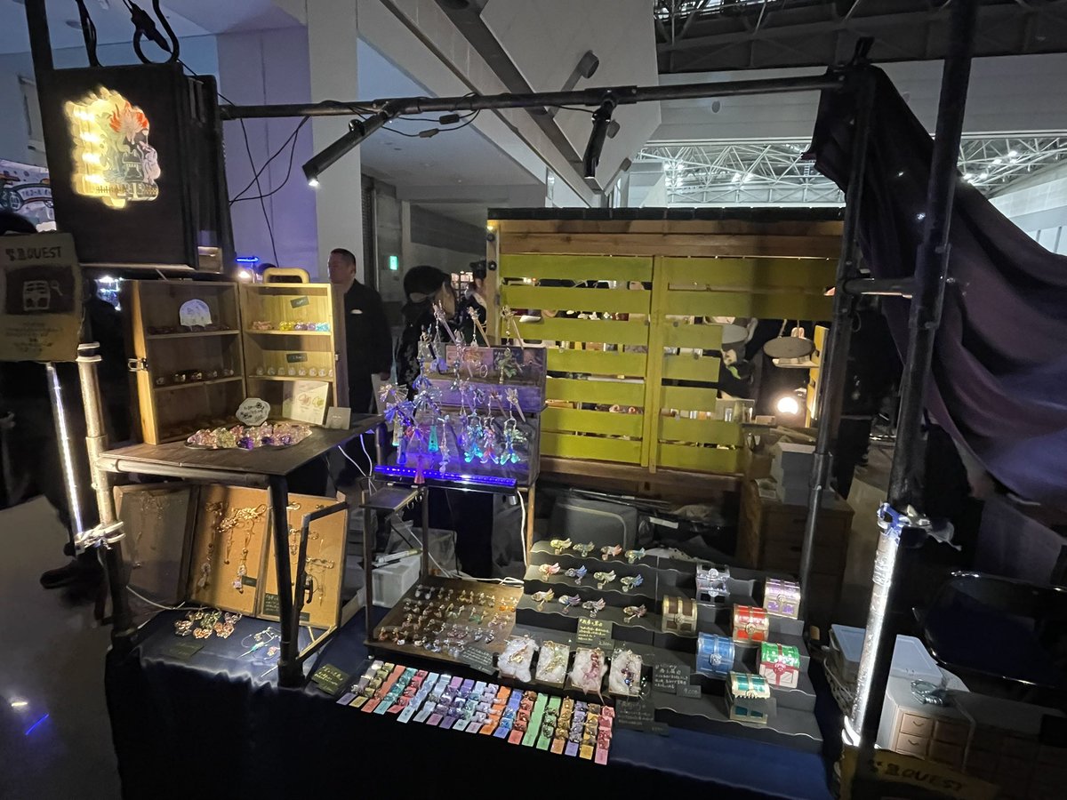 fantasma_gensou's tweet photo. デザフェス1日目始まりました！！！
暗いエリアのK-58、59の角っちょです〜🙇‍♀️🙇‍♂️ https://t.co/pkEv5HTMgL