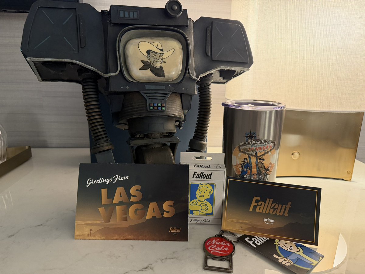 Tunnelsnakefool's tweet photo. Victor found a little gift from @falloutonprime @PrimeVideo thank you! #fallout #gifted #primevideocreator #falloutonprime #falloutday https://t.co/nYetczyLLH