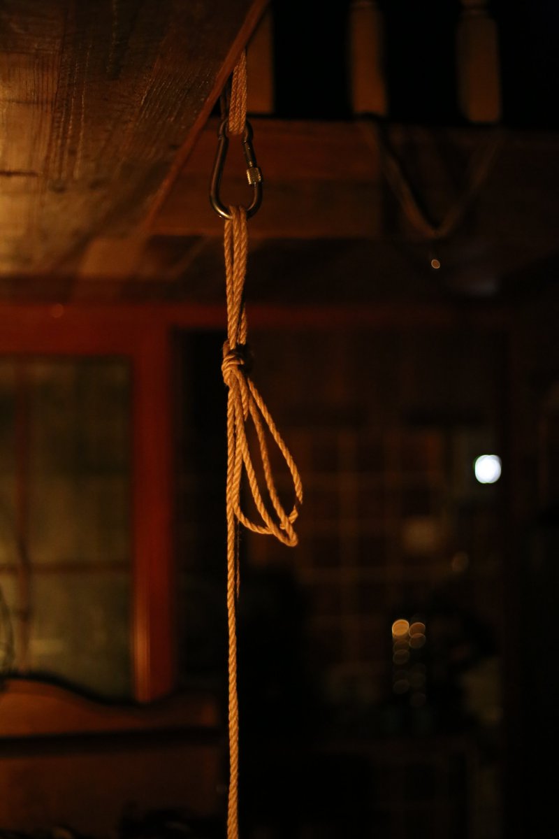 常州故地重游，好像又是十多个年头了。

昨晚没太读懂小池这个眼神。不是呆萌，也不光是清澈，早上再一看，原来是无辜。

我说怎么当时不舍得再欺负她了。

mm: 小池 <a href="/xiaochi_xc/">小池</a> 
kb  : 麦子 <a href="/maizi333000/">麦子</a> 

#捆绑 #紧缚 #水手服