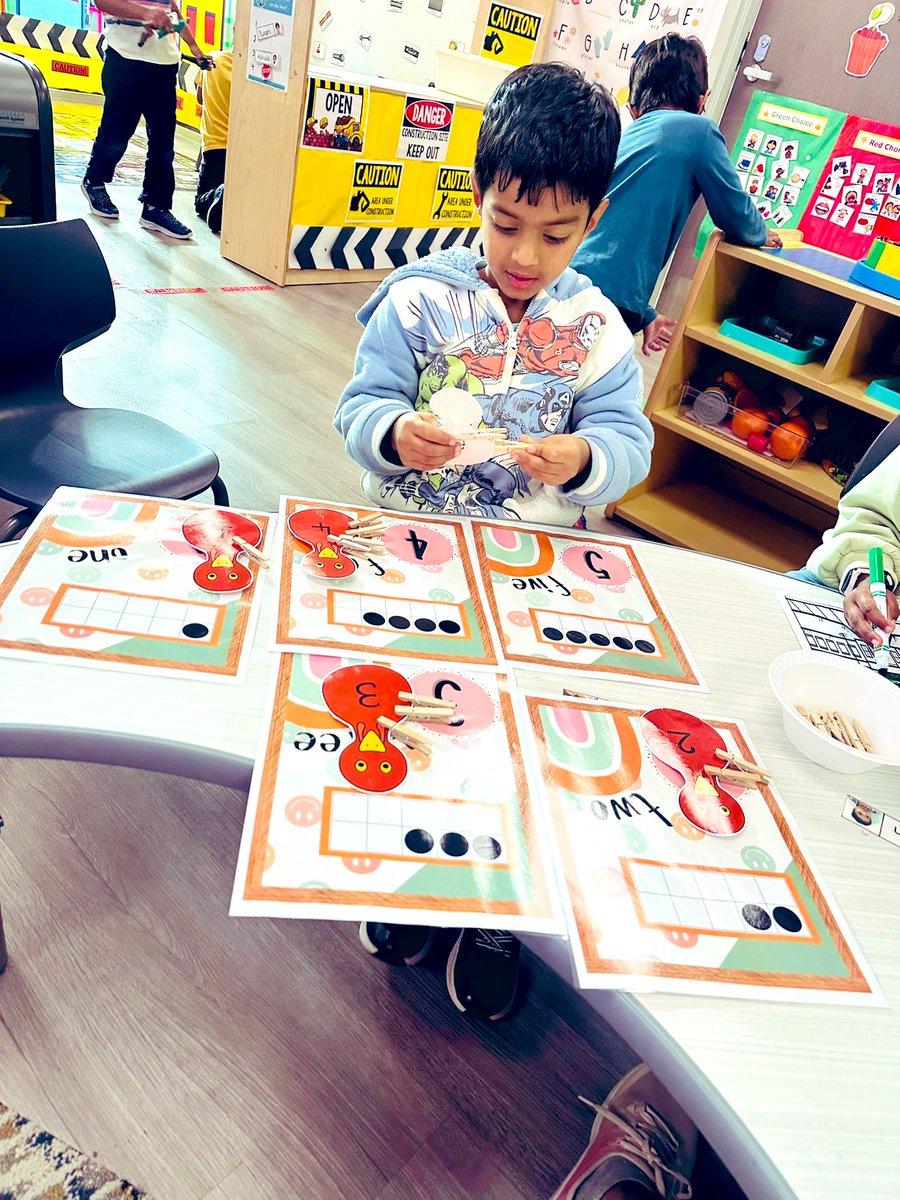 RemyaPreKMagic's tweet image. Did someone say #MATH? Because we were all in this week! 
#Counting ✔️
One-to-one correspondence ✔️
Height &amp;amp; length ✔️
#Measurement #attributes ✔️
#Patterns ✔️
#prek #calhounconnects #math #mathematicians #thinking