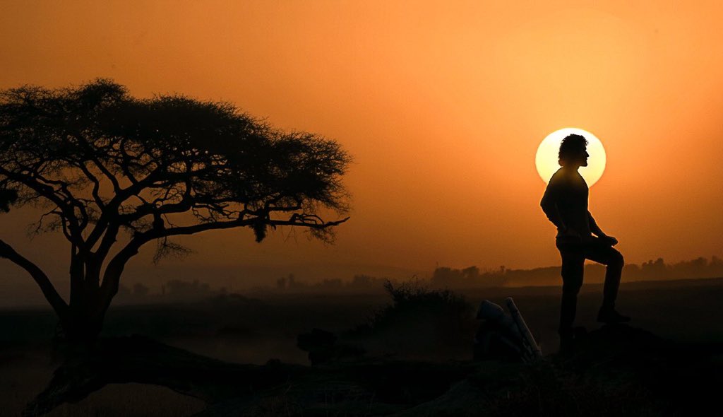 THE DAY IS HERE 🔥 
HIStory is about to UNFOLD. 
The WORLD is about to WITNESS.
#GlobeTrotter REVEAL TODAY 🌎❤️‍🔥

SUPERSTAR <a href="/urstrulyMahesh/">Mahesh Babu</a> 👑🦁