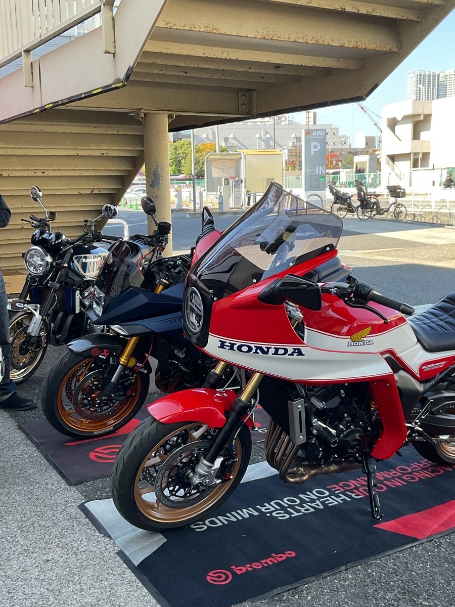 ricoland_tb's tweet image. おはようございます☀本日イベント開催中！
🔴brembo ブレーキパーツ展示即売会
🔴DOREMI COLLECTION Z900RSカスタムパーツ展示即売会
デモ車もご用意してます。一部車両はまたがれますので、ご希望の方はスタッフにお声掛けください。
ご来店お待ちしております。
#ライコランド #ライコ東雲