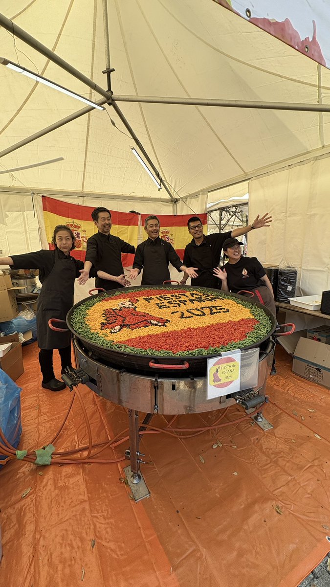 大鍋パエリアできました！炊き上がりは11：30頃です！