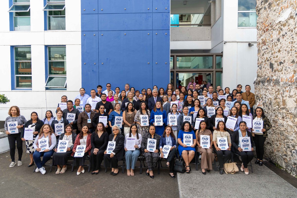 VeracruzPAN's tweet photo. Hoy nos reunimos con las regidoras y regidores electos de @AccionNacional, quienes desde sus municipios trabajarán para hacer de #Veracruz un mejor lugar para las familias veracruzanas. Seguimos fortaleciendo el rumbo que viene.

¡Defendamos México! Patria, familia y libertad https://t.co/u3VOTnluDG