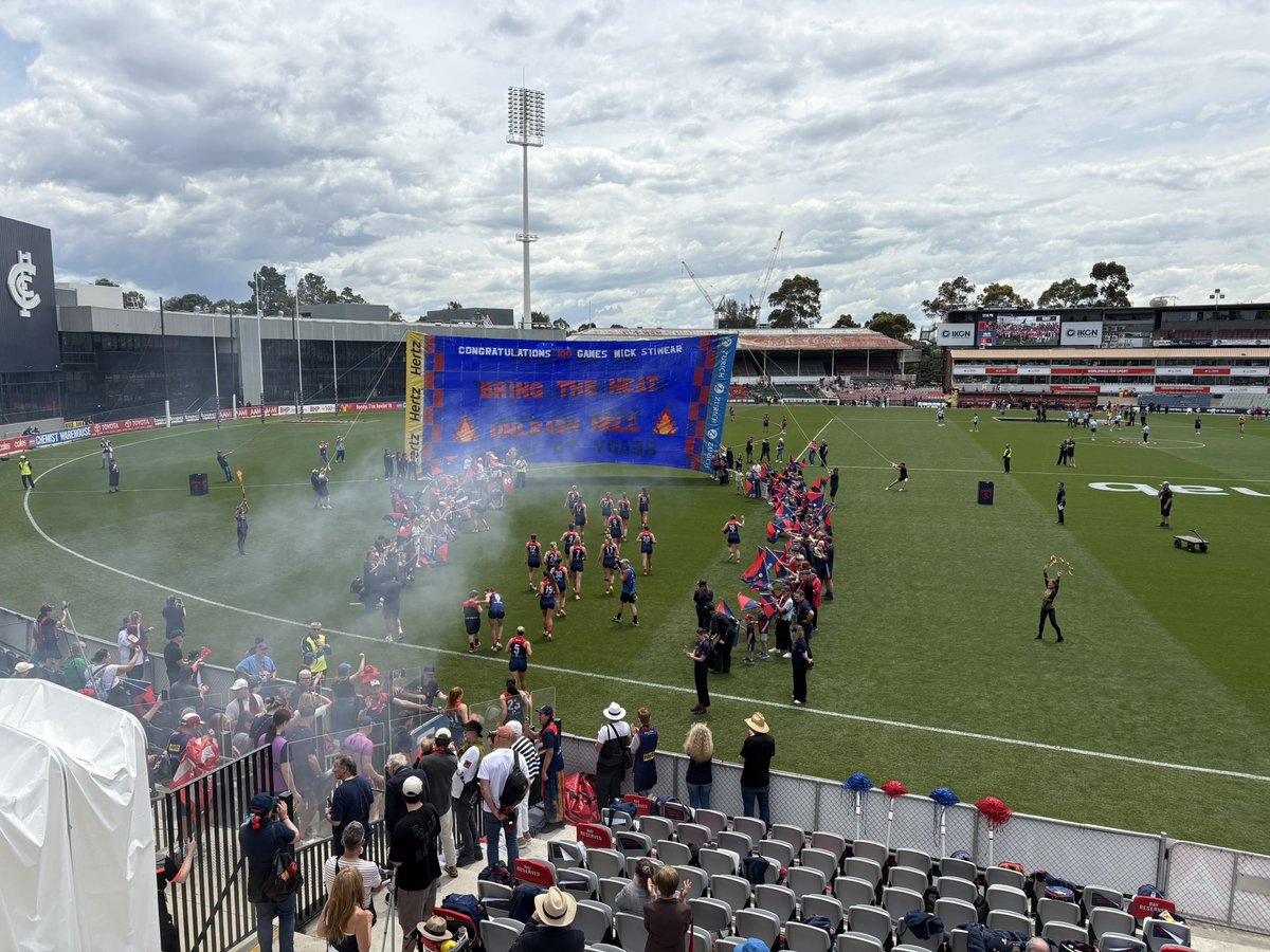 Go Dees - finals footy in full flight 🔴🔵