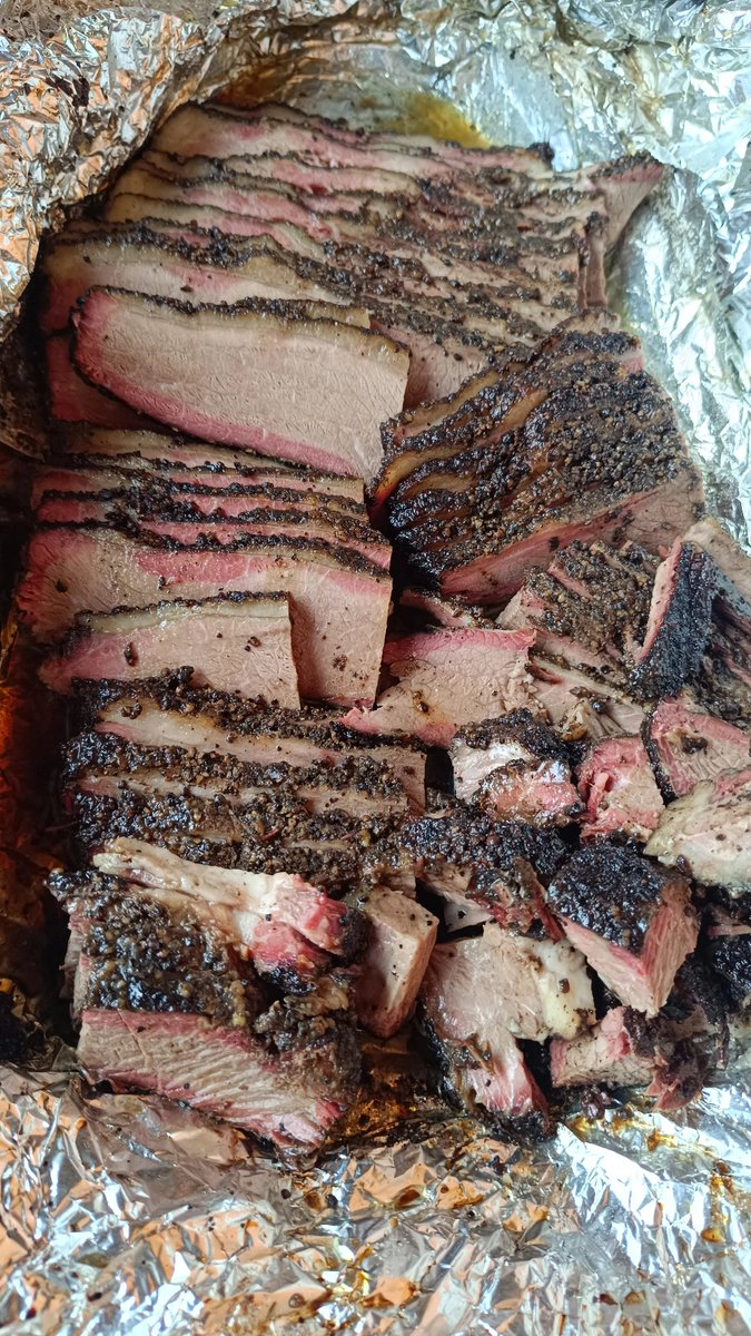 Yang ditakutkan, akhirnya menjadi kenyataan. 

The Last Batch
Pre Order Smoke Brisket
Pengasapan dan pengiriman yang terakhir kalinya dari Matraman. Menghitung hari sebelum rumah Mbah kami kena giliran pengosongan.

Bantu kami pindah rumah, karena sudah tidak bisa bertahan.