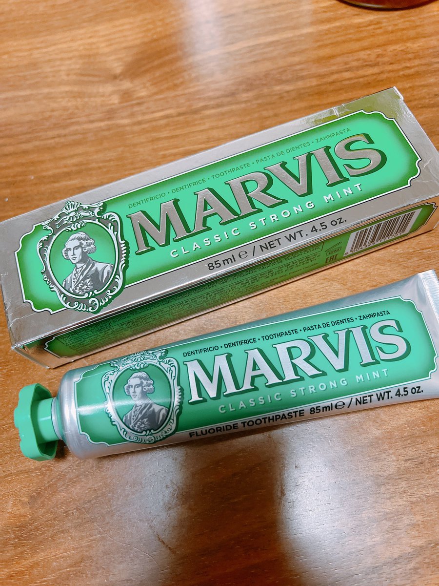 kmdr_p's tweet image. イタリアの歯磨き粉、始めた。デザインがクラシカルでよい。