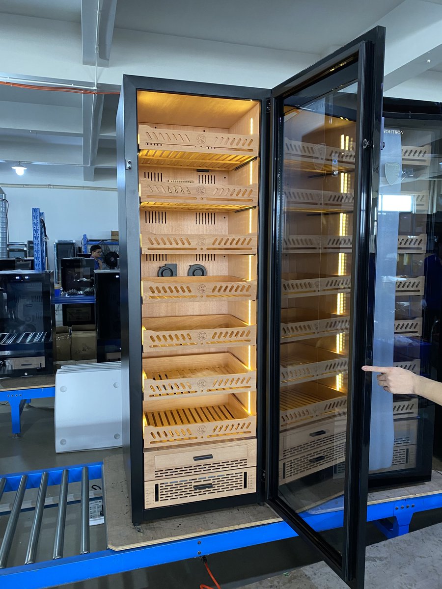 Yohtron's tweet image. Yohtron Cigar Humidor, YC-448 Premium Black Model, 2300 Counts Large Capacity.

#yohtron #humidor #yohtronhumidor #cigarcabinet #cigarcooler #cigarshop #cigarlounge #cigarbar #cigarlifestyle #electrichumidor #compressorhumidor