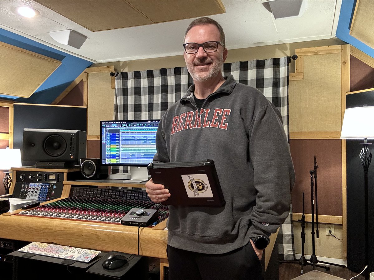 FH_Rec_Studio's tweet photo. Tonight @bryanhayesmusic was in the studio mastering a new song for the band After Eden...thanks for trusting us with your music!
#recordingstudio #mastering #farmhousestudio https://t.co/rzBIBaOgWC