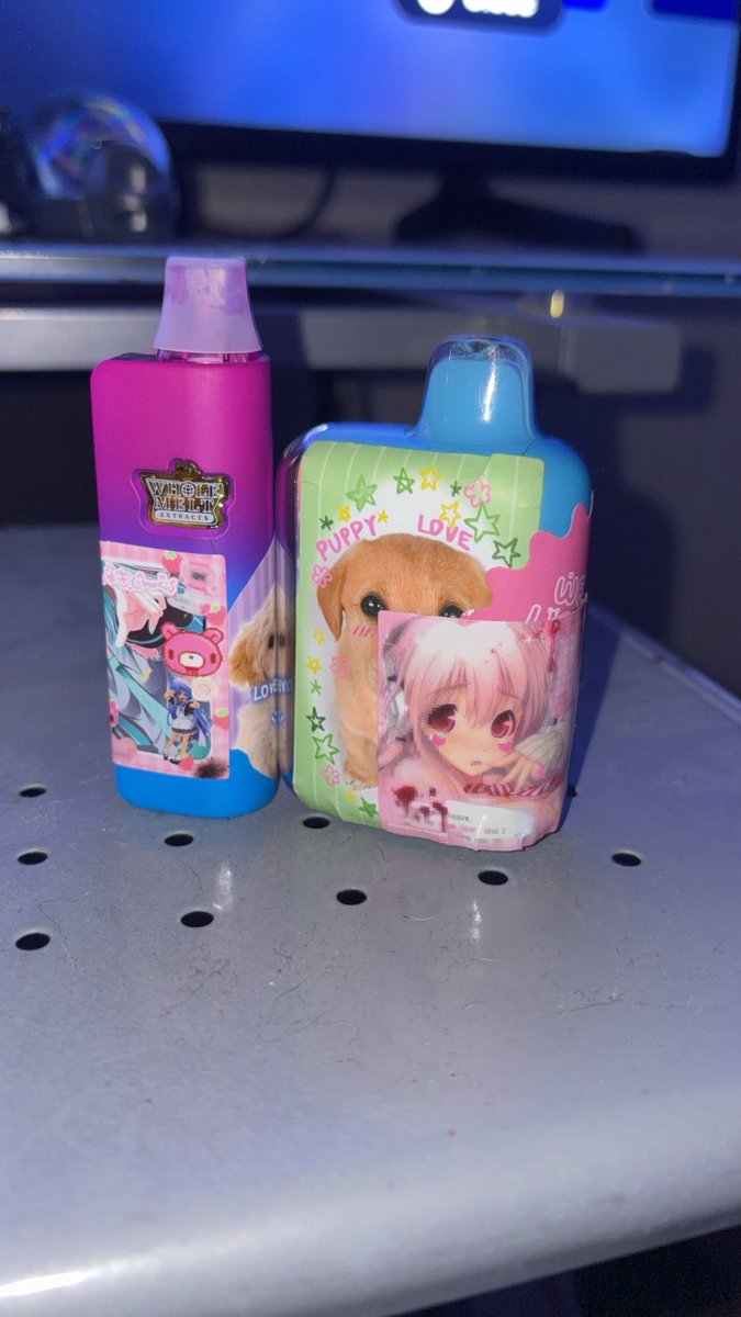 juuliegrll's tweet image. my vapes r so cute