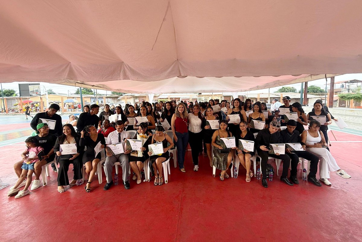 CLAUSURA CURSO DE BELLEZA 💅 💈
Se realizó la clausura del proyecto que impulsa la Prefectura de Los Rios denominado “Belleza, una oportunidad de negocio”, al acto asistió la Viceprefecta de Los Rios, Dra. Mayra Díaz y la alcaldesa del cantón Buena Fe, Abo. Diana Anchundia Yépez.