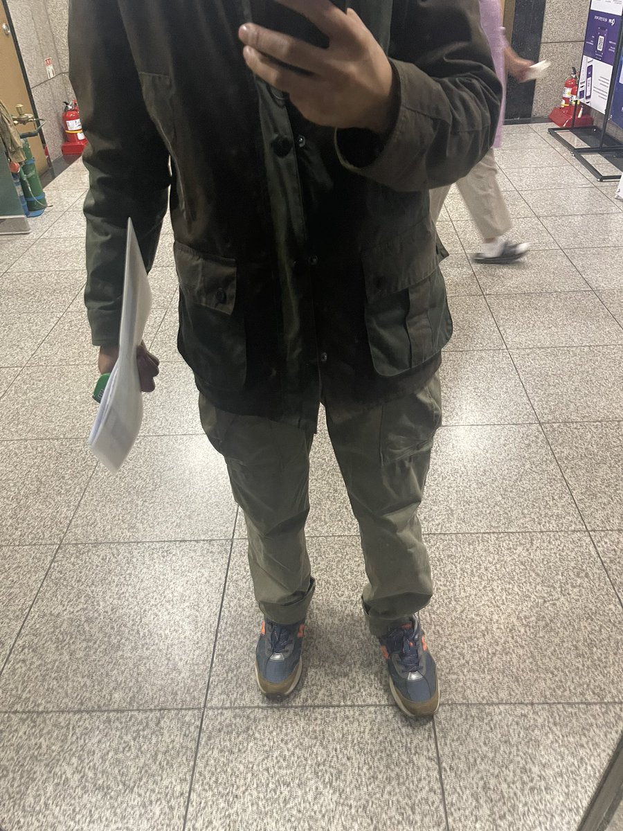 hippolo's tweet photo. 올드포티 룩 https://t.co/UIRTD5P8Je