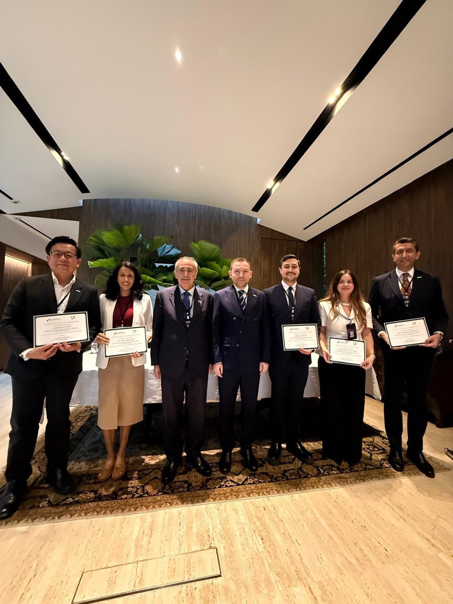 RecroTech's tweet image. AI Tomorrow Summit Singapore 2025 🇹🇷 🤝 🇸🇬

Our Founder and Chairman of @zkucuksabanoglu, delivered the opening speech at the AI Tomorrow Summit Singapore, organized by the @aipaturkey in cooperation with the Embassy of the Republic of Türkiye in Singapore.

@aitomorrowsum