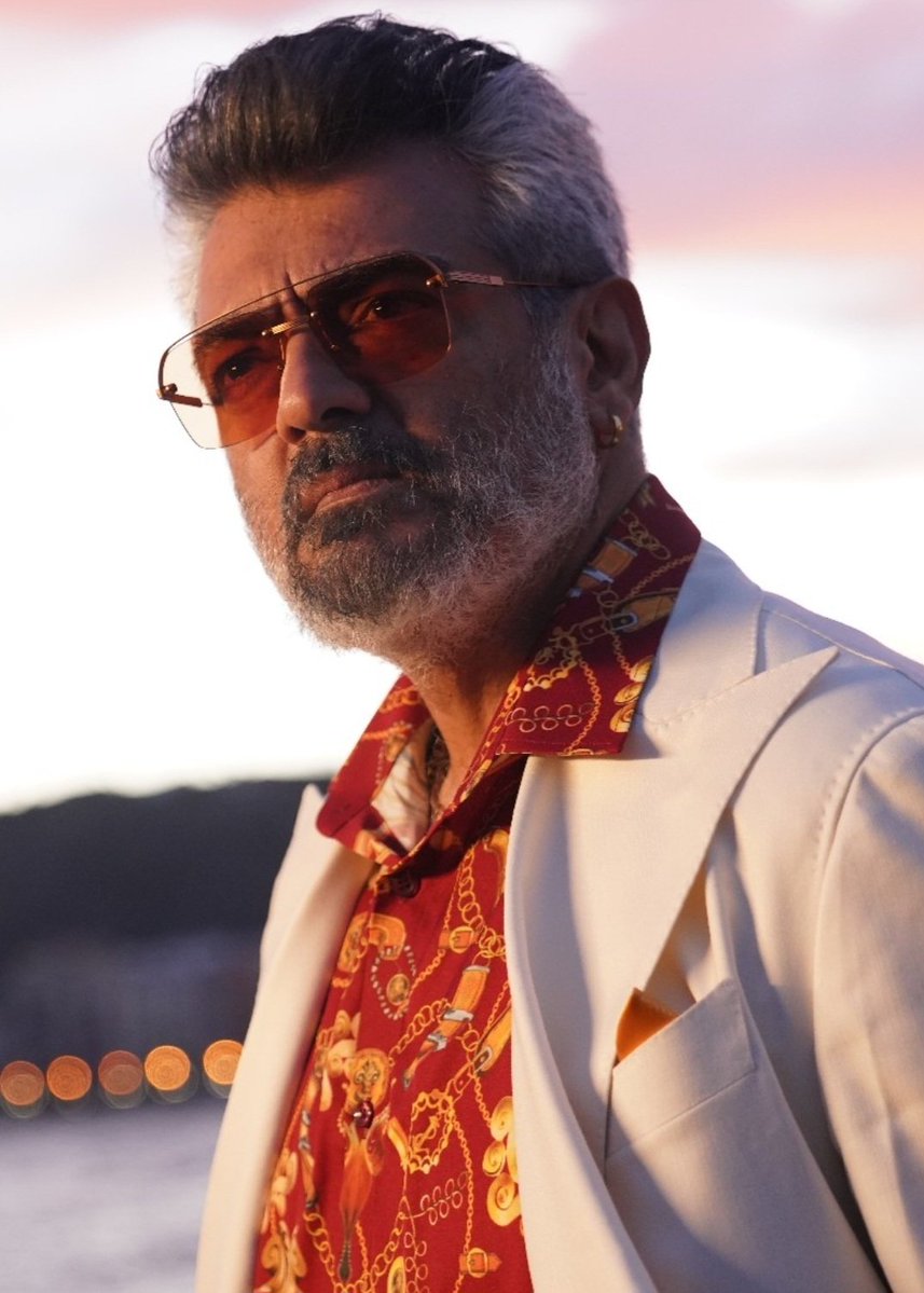 #AK64 update 🔥
Cast and crew finalization in final stages! Team discussing call sheets to plan a continuous shoot schedule. 🎬
#AjithKumar #AK64