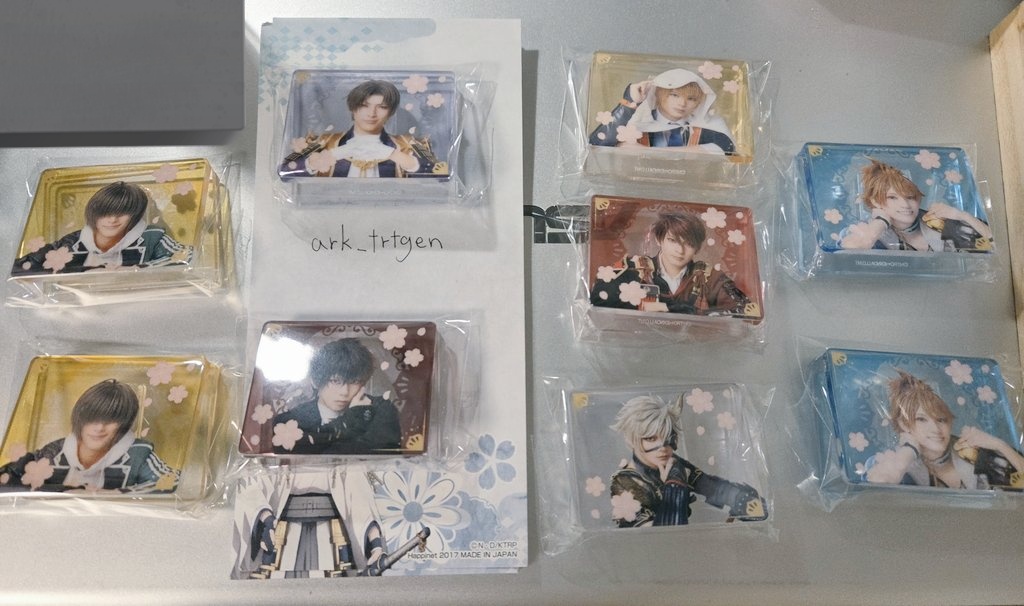 ark_trtgen's tweet photo. 【交換/譲渡】刀ミュ 博覧会 アクリルメモスタンド　東京ドームシティ

譲：桑名×2、長谷部★、肥前◆、山姥切★、大包平、鬼丸、浦島×2

求：後家、長義＞大慶、南海、大般若＞定価600円(+送料)

都内or本日ドームシティ手渡し、郵送

◆と★は交換のみ
◆は後家、長義のみ

本日1日ドームシティです https://t.co/H5rOelC4nw