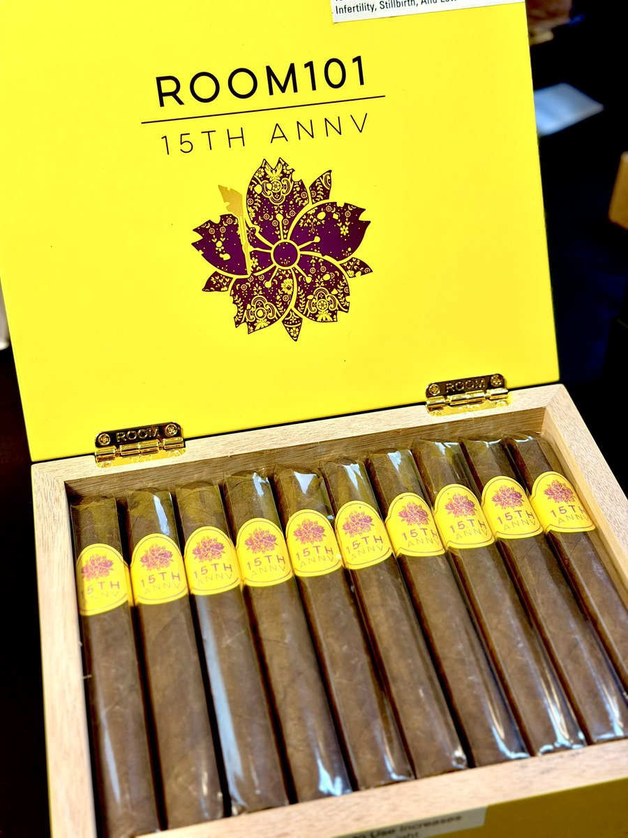 CigarGrail's tweet photo. Room101 15th Anniversary 😮‍💨 Made by AJ Fernandez

This was a truly amazing smoke natural sweetness toasted nuts and a touch of spice. #Cigar https://t.co/Rcm61FkVa6