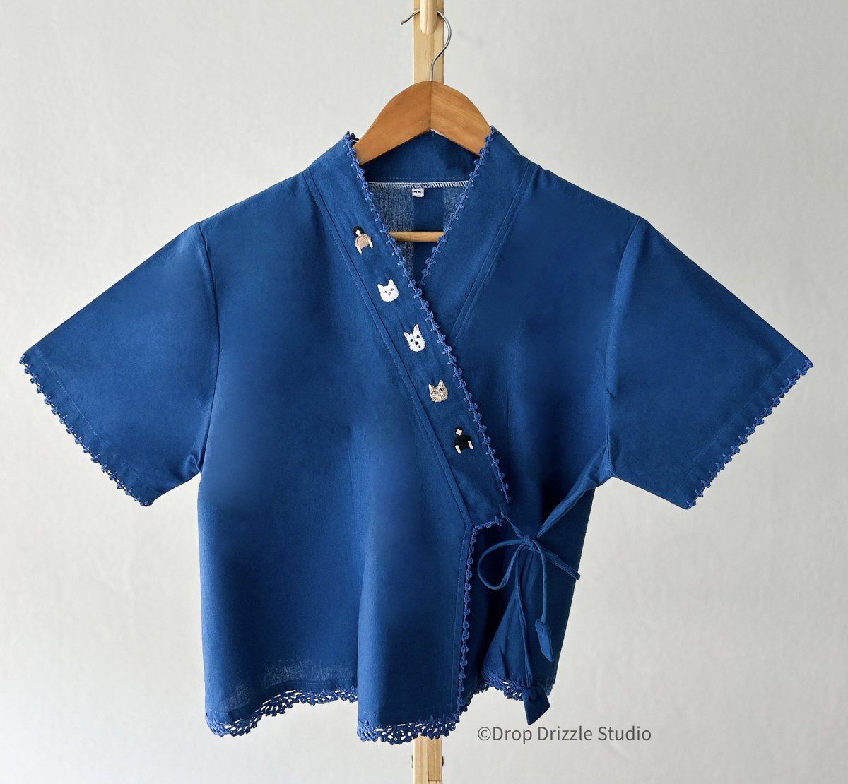 dropdrizzle_stu's tweet image. ใครชอบใส่เสื้อพื้นเมืองภาคเหนือฝากตัวด้วยจ้าว งานปักมือสไตล์มินิมอลน่ารักๆ ค่ะ เราทำเองทุกชิ้น 🪡🧵

ขอบคุณพื้นที่ด้วยนะคะ 🌿