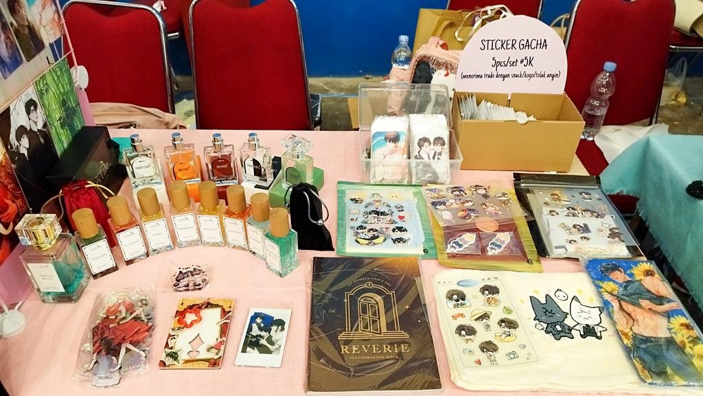 🚪 𝘼𝙣𝙣𝙤𝙪𝙣𝙘𝙚𝙢𝙚𝙣𝙩𝙨 🚪

We are here at #CF21 @ Z10 - Gesper Dada Punisher!

Check our stocks &amp; prices: bit.ly/ReverieStocks

This will be our final sale for the Reverie event. Thank you very much and see you at #Comifuro21! 🥳

#OmniscientReverie 
#ORVID2024