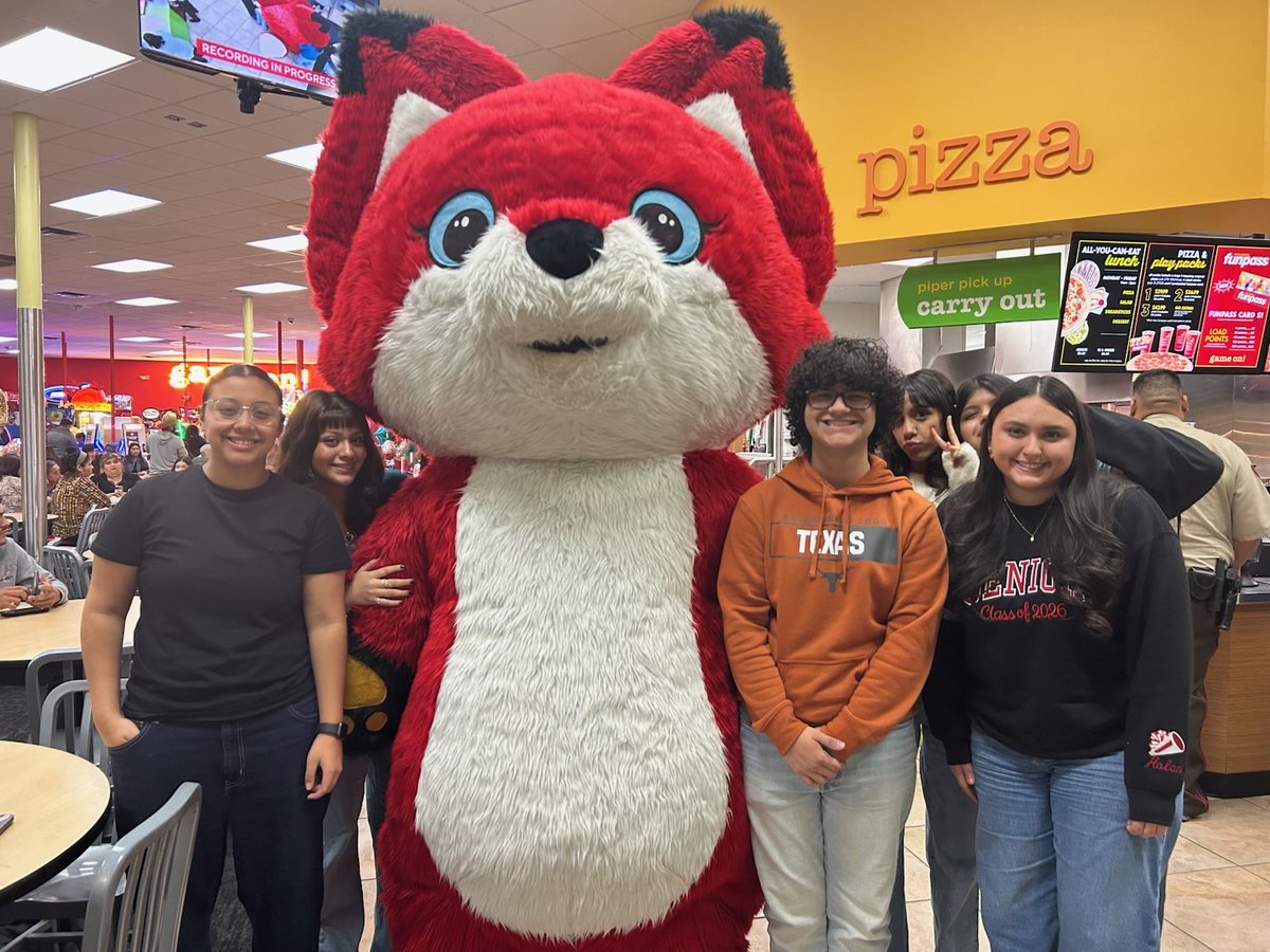JCECHSRedWolves's tweet image. Thank you to our amazing school community for supporting the Senior Class of 2026 at our Peter Piper Pizza Night fundraiser on Tuesday, November 11! 🍕🎓