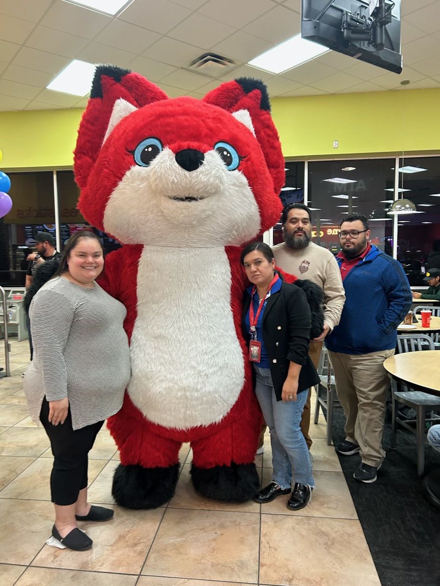 JCECHSRedWolves's tweet image. Thank you to our amazing school community for supporting the Senior Class of 2026 at our Peter Piper Pizza Night fundraiser on Tuesday, November 11! 🍕🎓