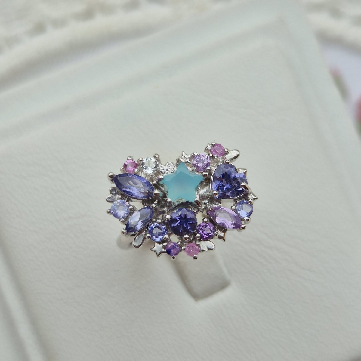 ⚜️RT+팔로우 이벤트⚜️
안녕하세요 톰소니에입니다! 
판타지풍 실버 주얼리를 제작합니다

구매 가능한 주얼리는 네이버 스토어에서 둘러보실 수 있어요!
naver.me/FjxRuPgR

알티 해주신 팔로워분들 중 한분 추첨하여 톰소니에 주얼리를 선물로 보내드립니다💙

인용으로 지금까지 구매하신