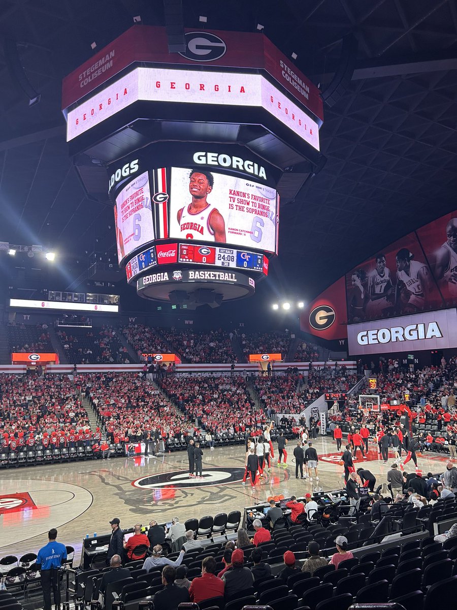 bigrobbbbbbbb's tweet photo. Saw a Texas fan before I saw a tech fan in Stegeman #HoopDawgs #FuckTech https://t.co/a1G7uD4FVi