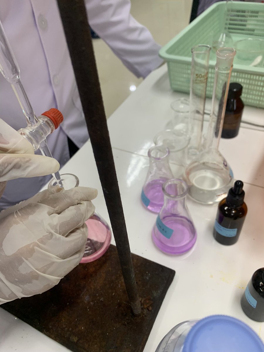 methaformoshys's tweet image. yep, here i’m as praktikan. 6/8 praktikum done 🤓