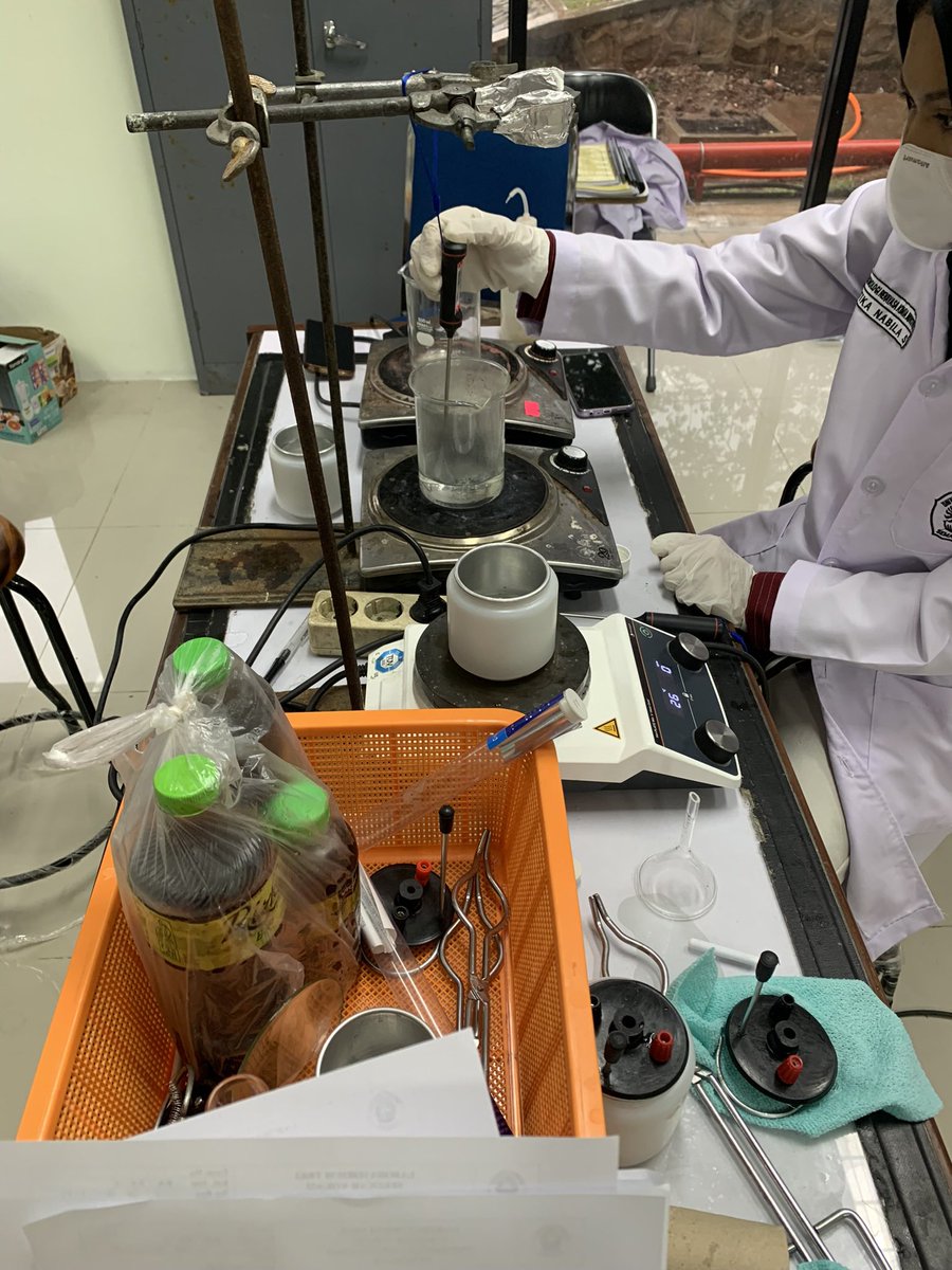 methaformoshys's tweet image. yep, here i’m as praktikan. 6/8 praktikum done 🤓