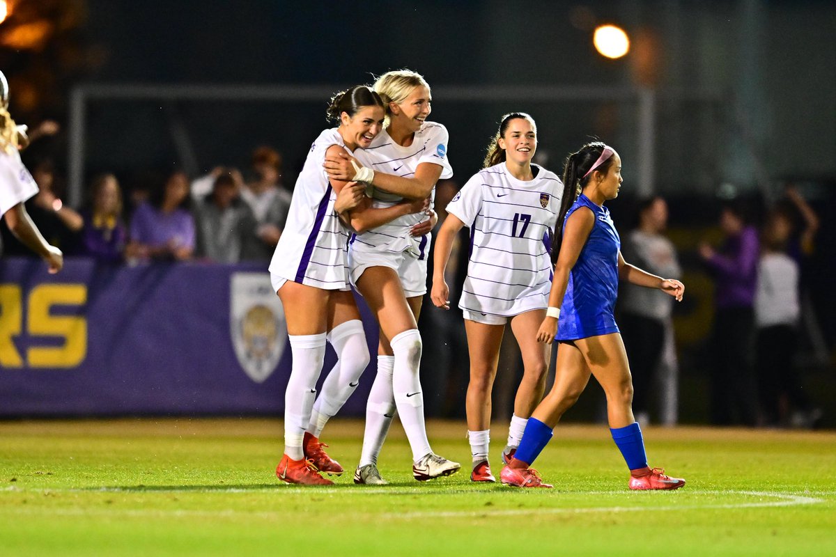 49’ | GABBI 😮‍💨😮‍💨😮‍💨

The junior gets her fourth of the year to extend the Tiger lead!

HCU - 0
LSU - 2