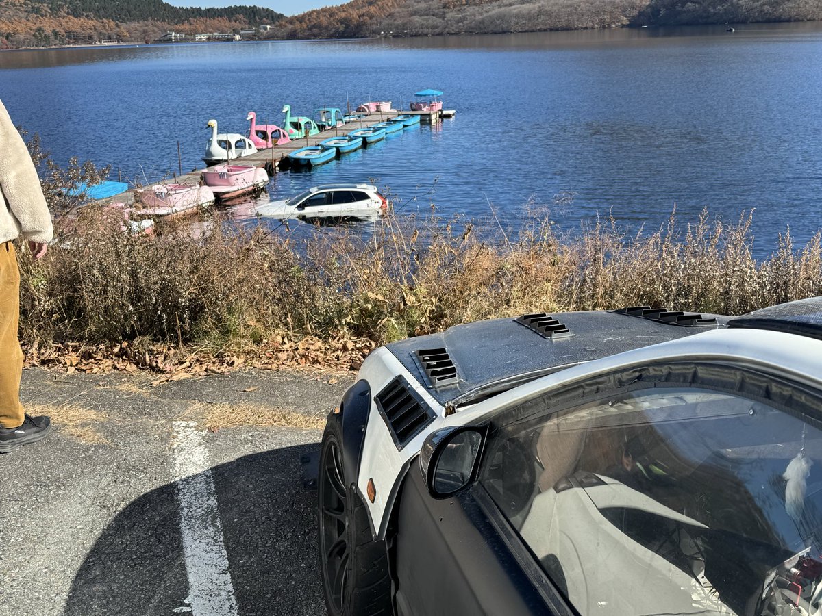 静かな湖 今月上旬に榛名湖行ったけど、ボルボ沈んでるのになんの違和感も感じ