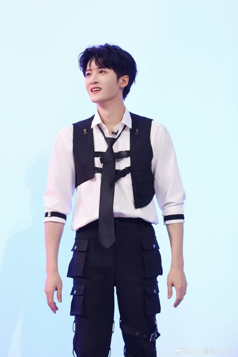 tlmssusu's tweet image. #檀健次 #TanJianci #ถานเจี้ยนซื่อ #단건차  
檀健次微博更新
今晚又有大哥看了，开心😊