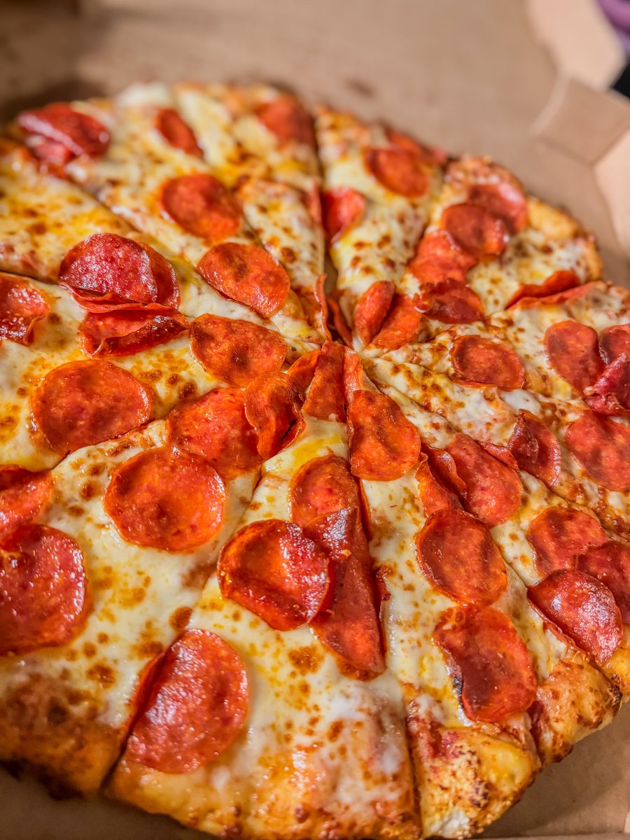 CrystalStayCool's tweet image. Happy Friday everyone! Pizza night.
✨🍕✨

 #Linguica #Pizza #Pepperoni