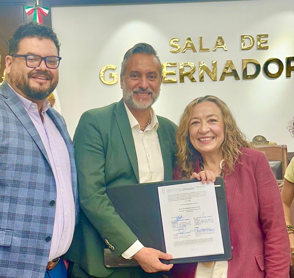 Issste_BCS's tweet image. El subdelegado de Administración del ISSSTE BCS, Arturo Morell Barragán, y el subdelegado Médico, Néstor Antonio Geraldo, firman Convenio Interinstitucional para fortalecer la atención a mujeres víctimas de violencia.

Acto encabezado por el gobernador Víctor Manuel Castro Cosío