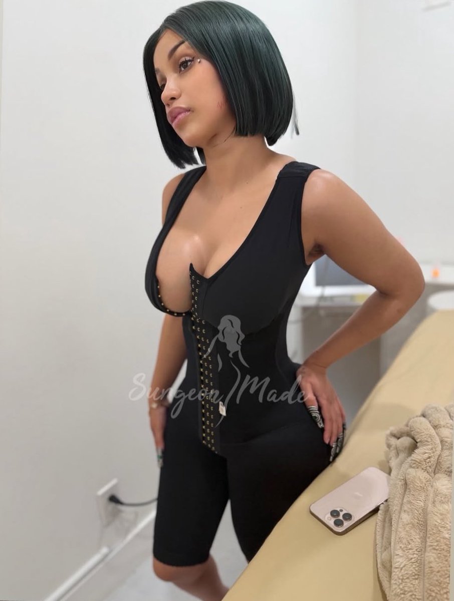 BardiUpdatess's tweet image. Cardi B putting the faja on today. 😍