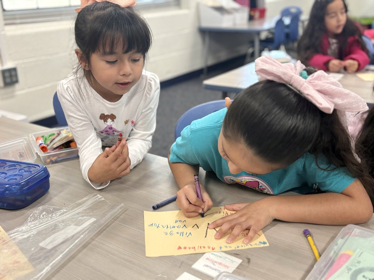 MaestraMilligan's tweet image. Working on making cross-linguistic connections 🔁 Trabajando en hacer las conexiones translingüísticas #wearecaldwell #somoscaldwell #duallanguage