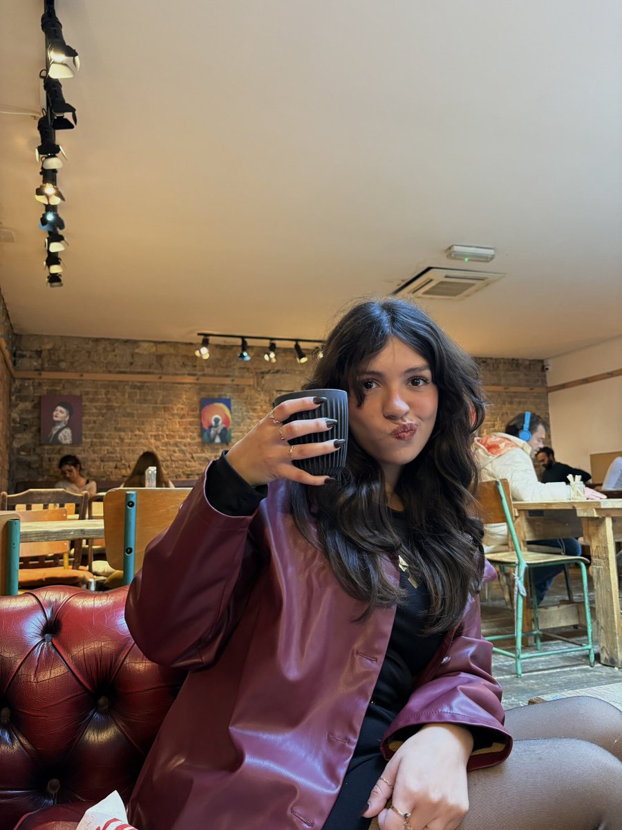 sitcomgirl's tweet image. eu fora do twitter