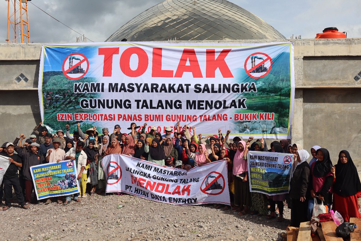 Rean_FS's tweet photo. Tolak proyek pembangunan yang merampas tanah rakyat! 

Proyek geotermal sejatinya mengancam ruang hidup, sumber air, dan keberlanjutan kehidupan masyarakat salingka gunung talang!

#savetalang #tolakgeothermal #talangmelawan #sumbardaruratruanghidup https://t.co/cAD7ReLFsF