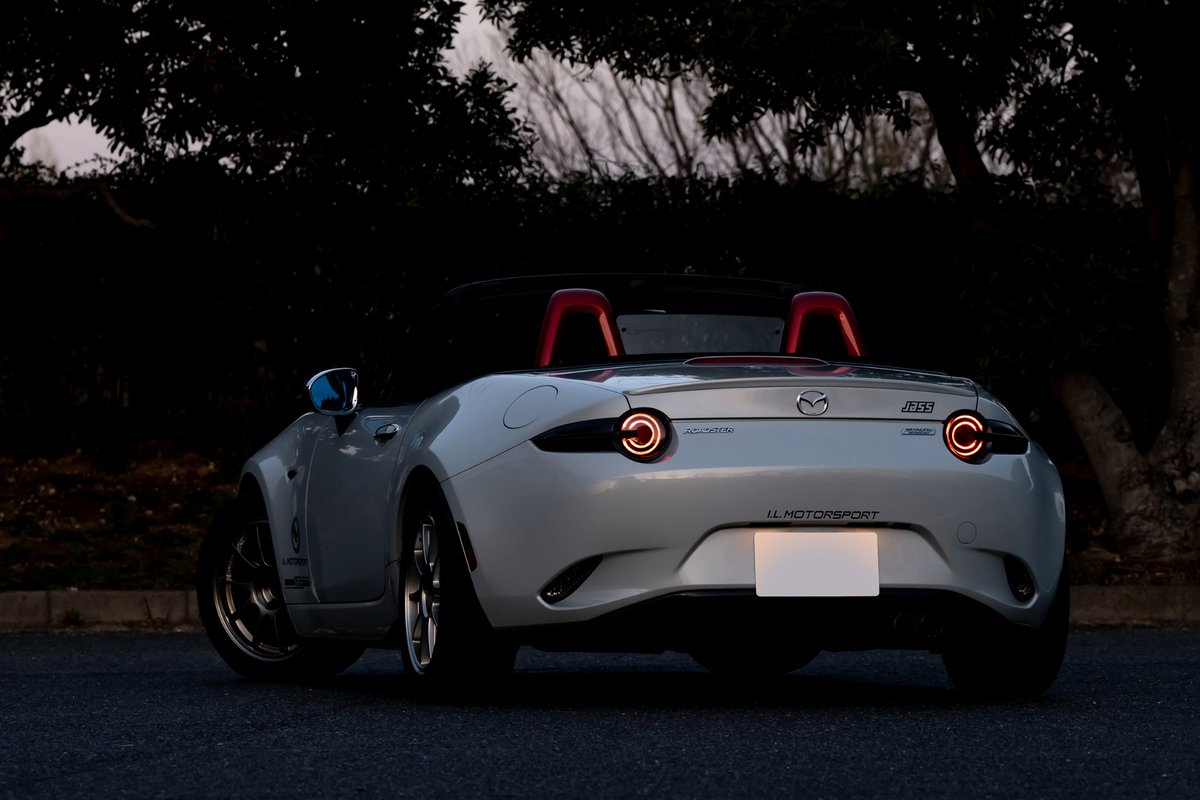 plot_p4's tweet image. 2023年までのNDロードスター（ND5RC/NDERC）に装着できる#アイエルモータースポーツ 製のLEDテールライトが国内3台分在庫があります！

テールライトの形状に沿った深みのあるデザインで、他人とは被らないリアフェイスに
ウインカーは流れるシーケンシャルと全面発光に変更可能です✨