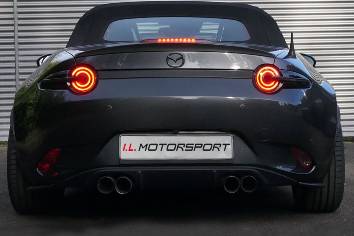 plot_p4's tweet image. 2023年までのNDロードスター（ND5RC/NDERC）に装着できる#アイエルモータースポーツ 製のLEDテールライトが国内3台分在庫があります！

テールライトの形状に沿った深みのあるデザインで、他人とは被らないリアフェイスに
ウインカーは流れるシーケンシャルと全面発光に変更可能です✨