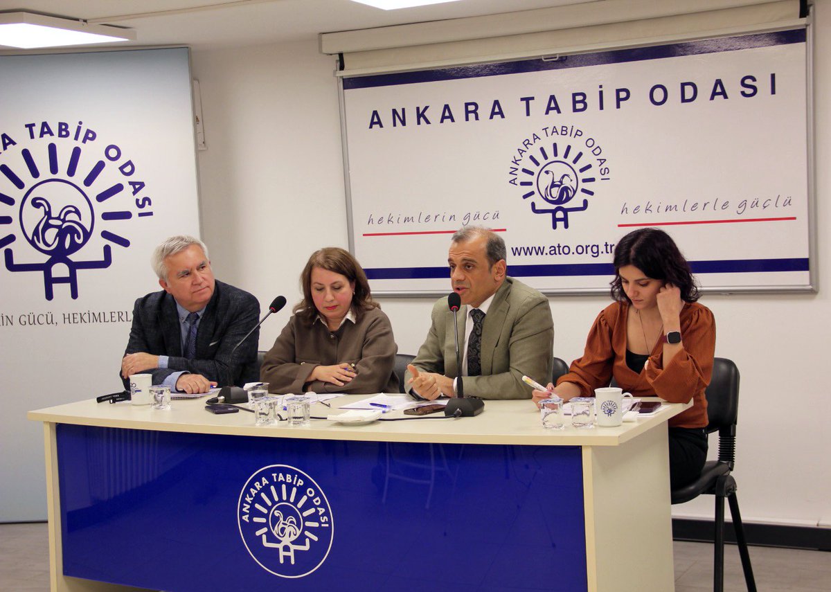 ttbozelhekimlik's tweet image. 1.Neden “Sağlık Hizmeti Kaynaklı Zarar” ifadesini kullanmalıyız?
2.Tazminatlar hekimleri ve halk sağlığını nasıl etkiliyor?
3.Zorunlu Mesleki Sağlık Sigortası çözüm mü?
4.TTB neden/nasıl bir kamu fonu öneriyor?
5.Komplikasyon Sigortası? Eser Sözleşmesi?
↪️ youtube.com/live/eSwiFfiax…