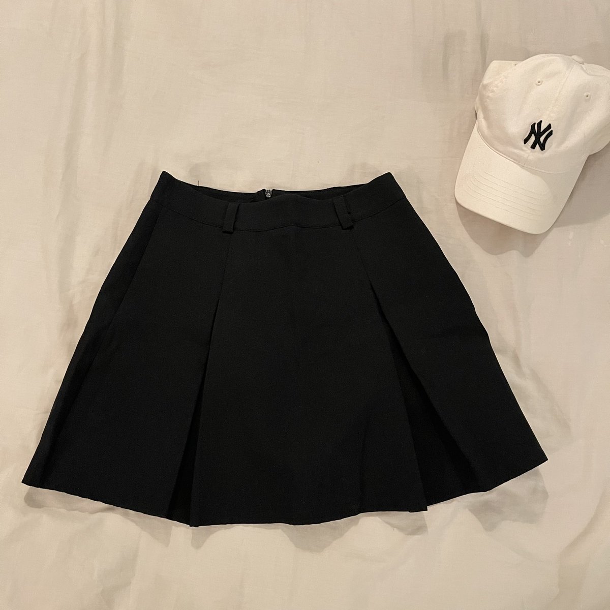 ส่งต่อ กระโปรง **เอว 24-26
💭 140 ส่งฟรี
มีเข็มขัดให้ด้วยน้า
สนใจ dm ได้เลยค้าบ💘💘

#ส่งต่อเสื้อผ้า #ส่งต่อเสื้อผ้ามือสอง