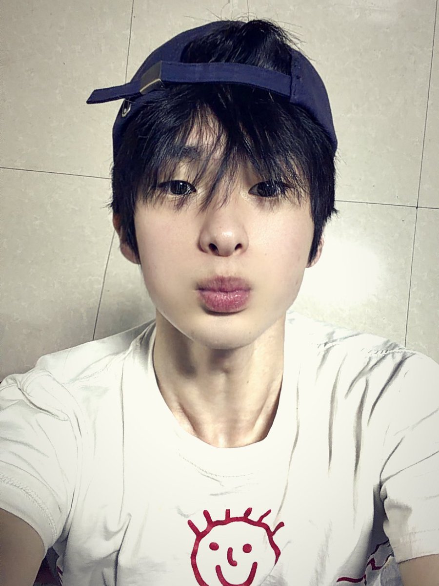 7Sense04's tweet image. 和大号的我形成反差@waifannn04