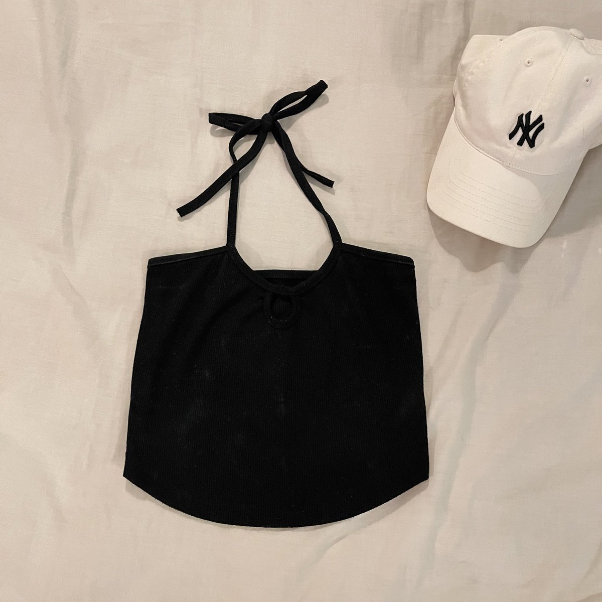 ส่งต่อ สายเดี่ยวคล้องคอ
💭 60 ส่งฟรี
สนใจ dm ได้เลยค้าบ💘💘

#ส่งต่อเสื้อผ้า #ส่งต่อเสื้อผ้ามือสอง