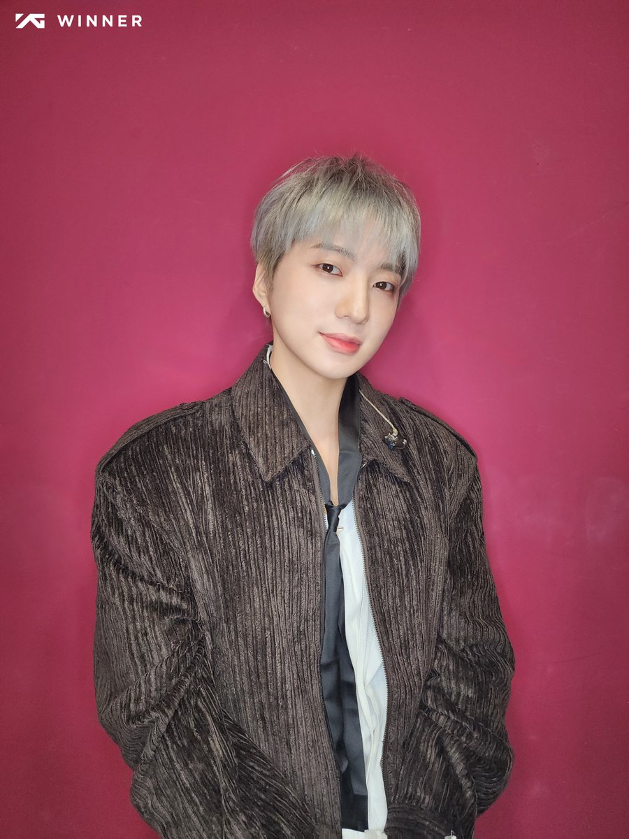 #THANKUINNERCIRCLE

Q. 오늘 음악중심 무대를 본 소감은?
A. 강승윤 ME쳤다...(p)

인서들이 매일매일 보고 싶은 승윤이와
함께해 주셔서 감사합니다 💙

#KANGSEUNGYOON #강승윤 #YOON
#WINNER #위너 #2ndFULLALBUM #PAGE2