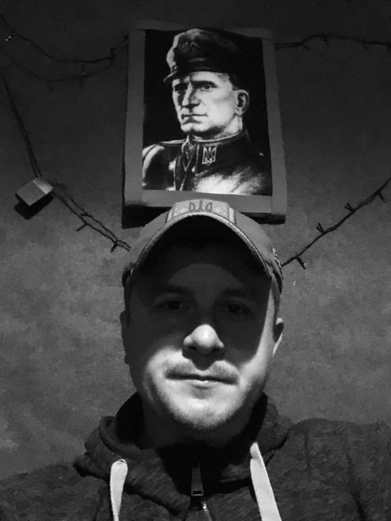 falledlenin's tweet image. В цей день 1983 року народився Сергій Дорошенко — майор ЗСУ 58 ОМПБр. Учасник АТО з 2014. У 2022-2023 перебував на посаді заступника командира 68 окремої єгерської бригади. Нагороджений орденом Богдана Хмельницького II, ІІІ ступеня (2018, 2022).