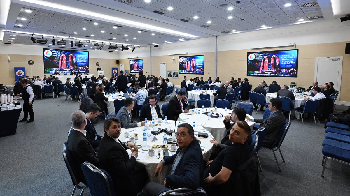 Ülkemize, sektörümüze hayırlı ve de uğurlu olsun.. 
Sorumluluk alan tüm komite başkanlarımıza ve de komitelere ilgi gösteren ve katkı vermek için adeta yarışan tüm komite üyelerimize de ayrı ayrı teşekkür ederim. 
"Ülkemiz, Yazılım Endüstrimiz ve Geleceğimiz için" sektörel