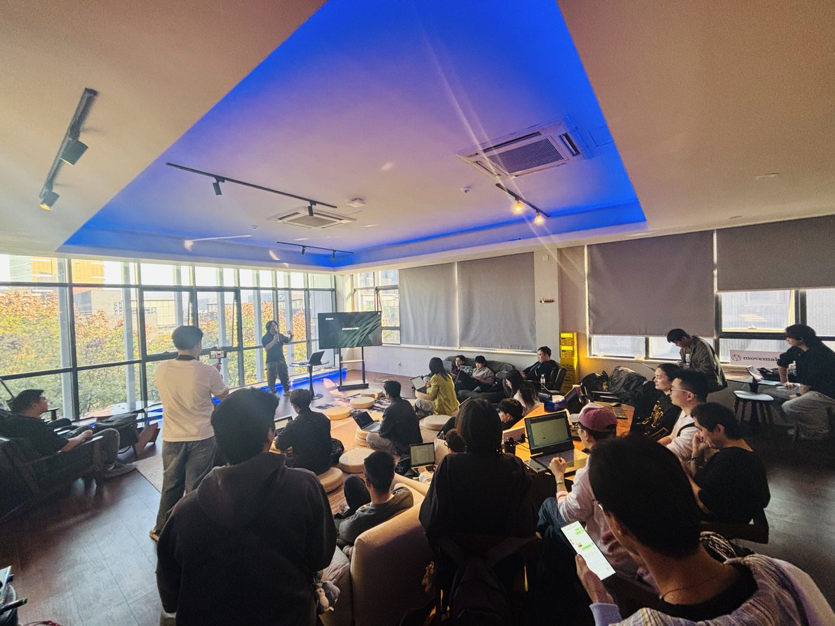 alcove_pro's tweet photo. @Aptos  EVERMOVE 杭州站 Move Workshop 火热进行中！

讲台上导师步步拆解，屏幕上代码闪烁，每一次部署，都是一次灵感的落地。

💻学完就会、做完带走，大家都在专注地coding，现场实战氛围满分。

🙋这不是讲座，这是一次共创。